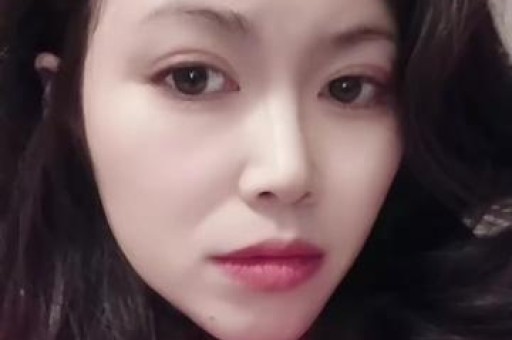 75岁的刘晓庆与网红王婆同台全程冷脸少互动被质疑是耍大牌！
